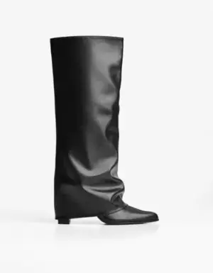 Stiefel mit Absatz und Hose Schwarz